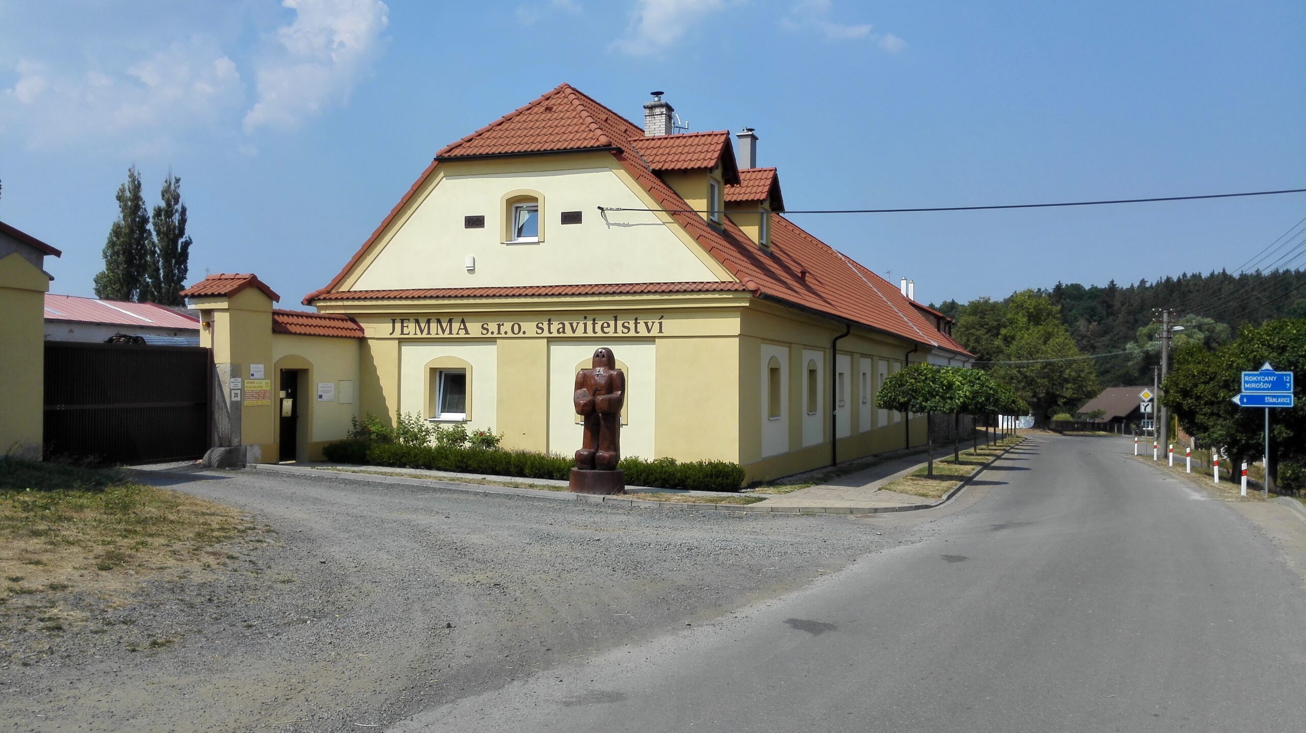 Firemní sídlo a skladové haly